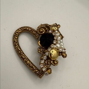 C543 Victorian Revival Gold and Black Heart Brooch